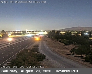 TV910 -- SR-85 : AT BLOSSOM HILL RD DIAG TO SB85 live camera view