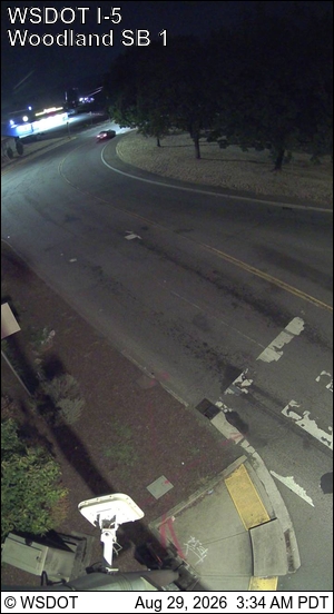 I-5 at MP 21.10: Woodland SB Signal live camera view
