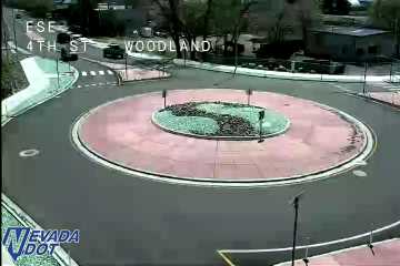 West 4th St @ Woodland Roundabout live camera view