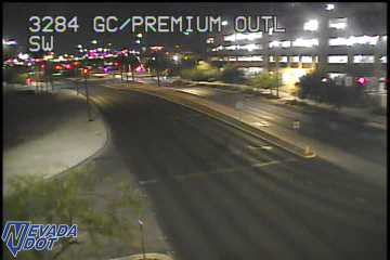 Grand Central Pkwy & Premium Outlet Mall live camera view