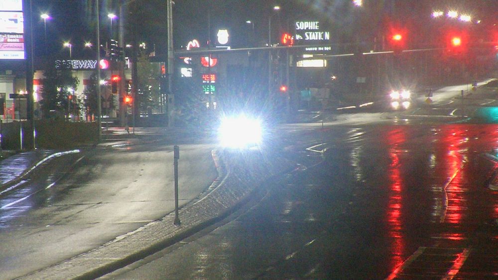 University Avenue Fairbanks @ Chena River Bridge live camera view