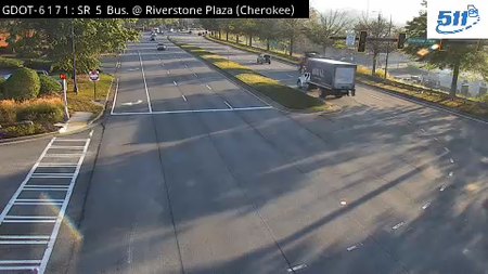 SR 5 Bus at Riverstone Plaza live camera view