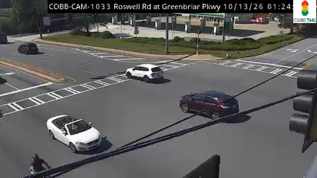 Roswell Rd at Greenbriar Pkwy live camera view