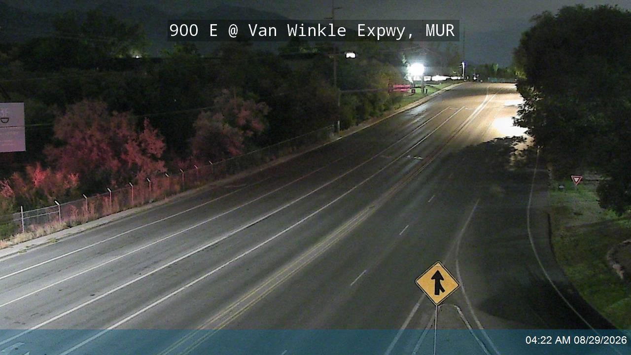 900 E / SR-71 @ Van Winkle Expwy / SR-152, MUR live camera view