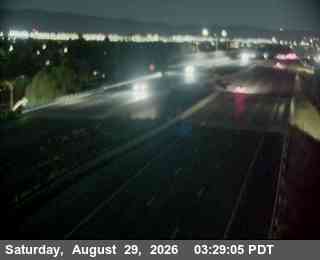 33 - WB I-205 East of MacArthur Drive live camera view