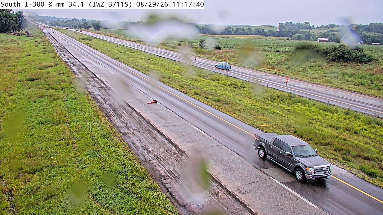 I-380 @ MM 34.1 (IWZ 3711S) live camera view