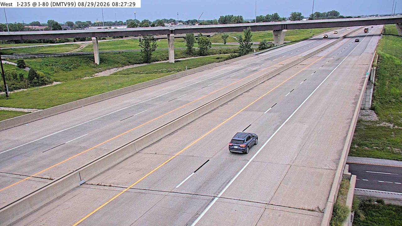 I-235 @ MM 14.2 (I-80 East Mix) live camera view