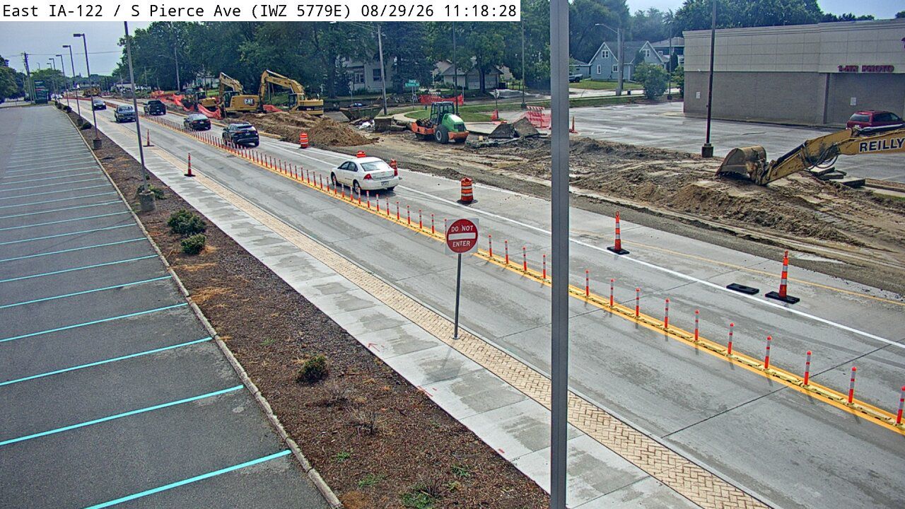 IA 122 @ S Pierce Ave (IWZ 5779E) live camera view