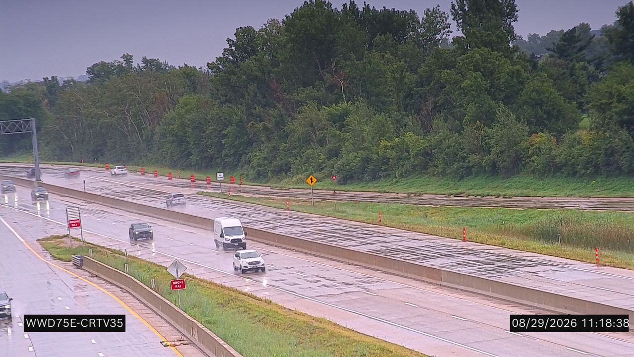 IA 100 @ MM 7.6 (Edgewood EB Ramp) live camera view
