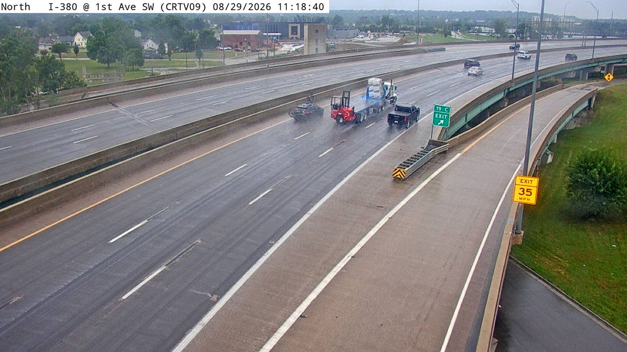 I-380 @ MM 19.8 (1st Ave SW) live camera view