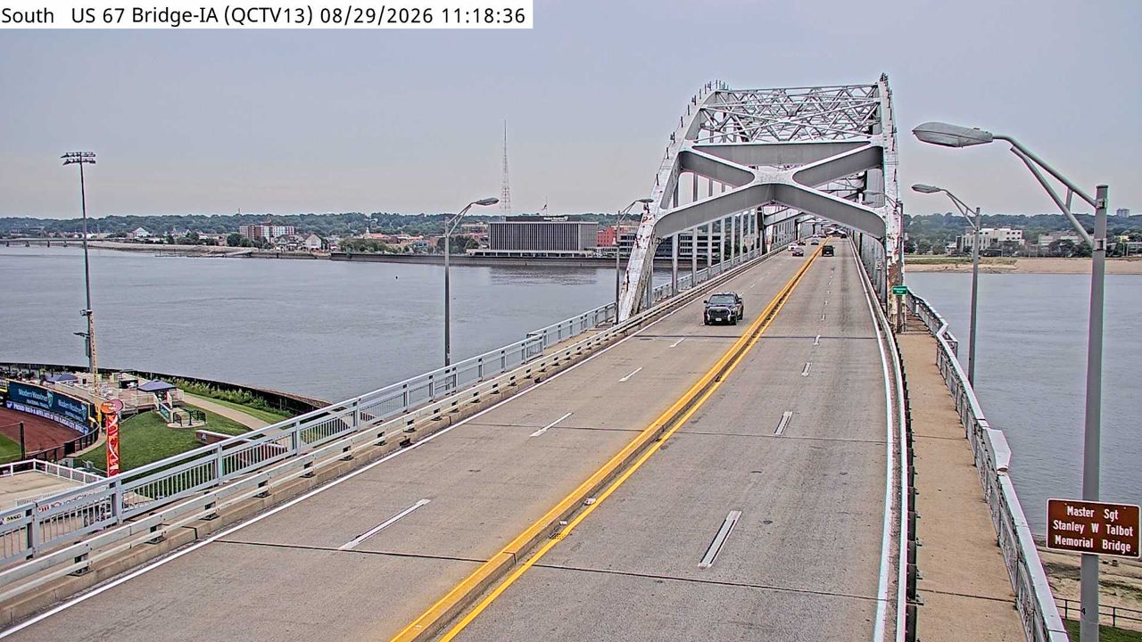 US 67 @ MM 0.2 (Centennial Bridge - IA) live camera view