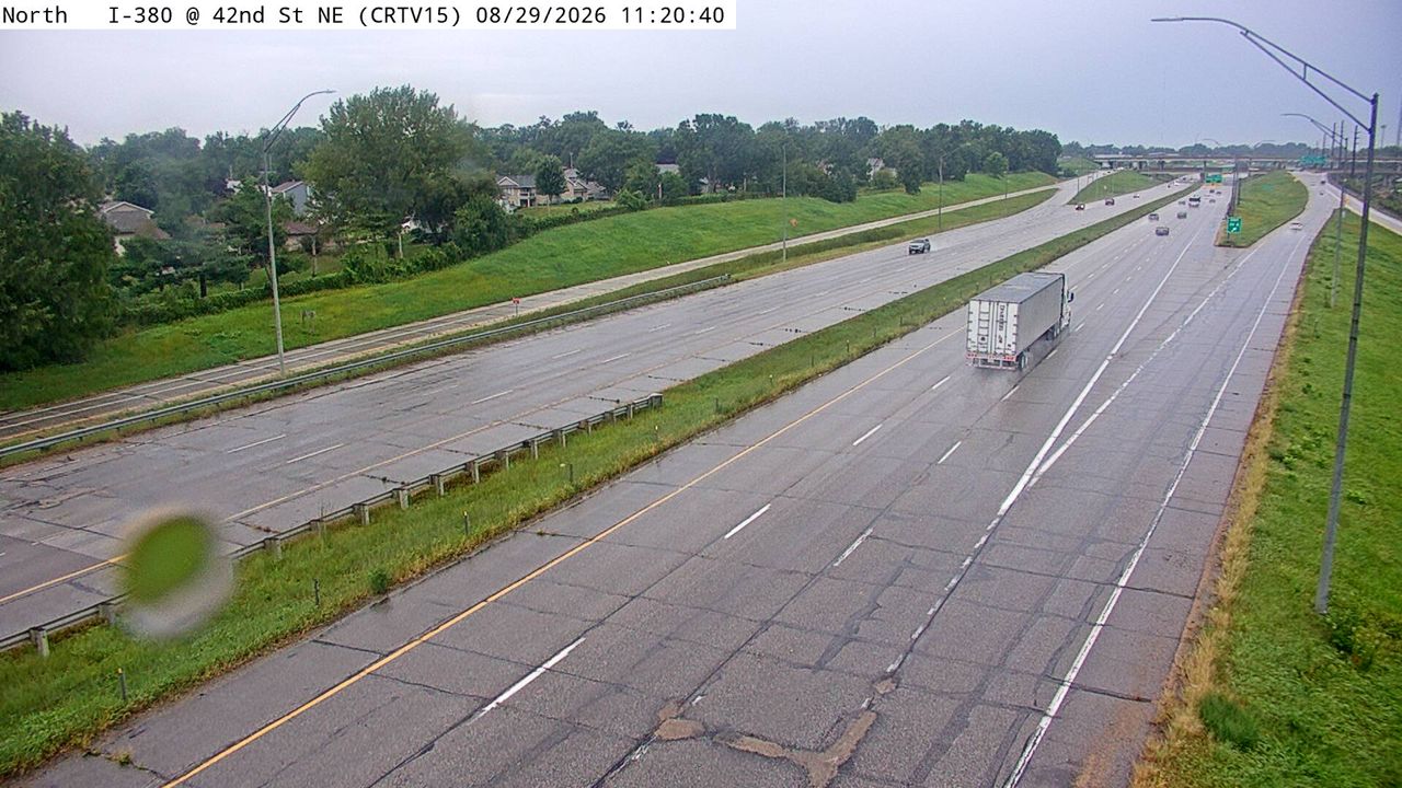 I-380 @ MM 23.4 (42nd St NE) live camera view