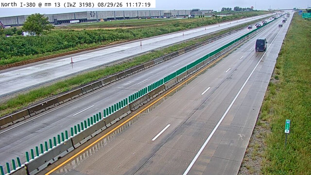 I-380 @ MM 13 (IWZ 3198) live camera view
