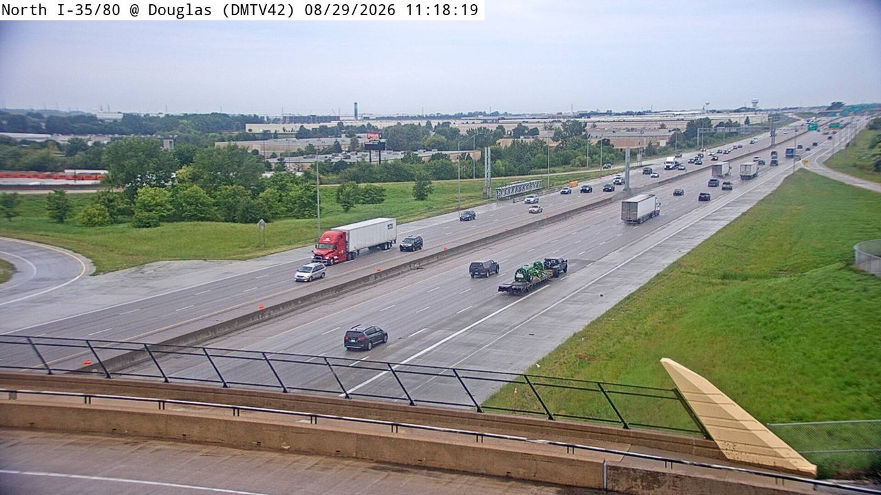 I-35/80 @ MM 125.8 (Douglas Ave) live camera view