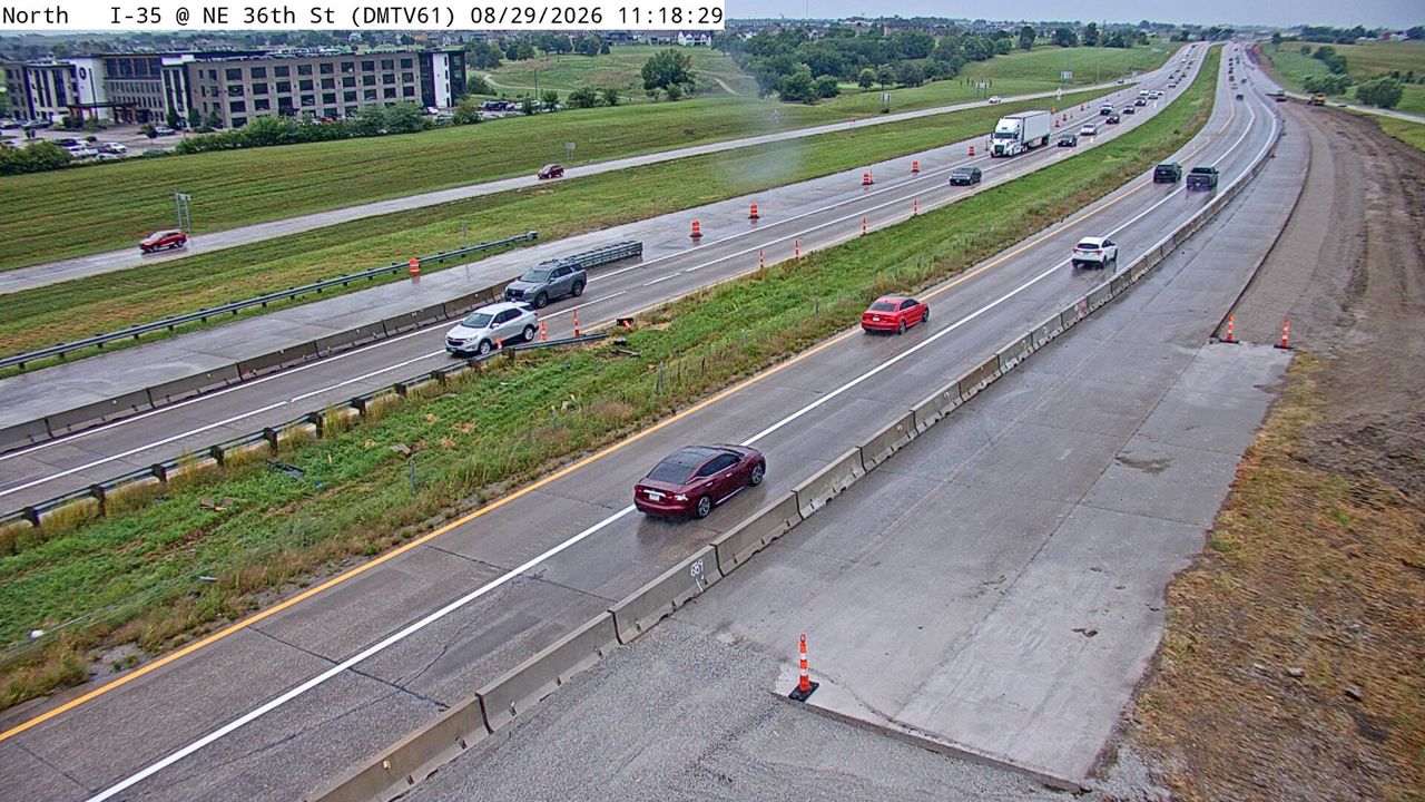 I-35 @ MM 94.7 (NE 36th St) live camera view