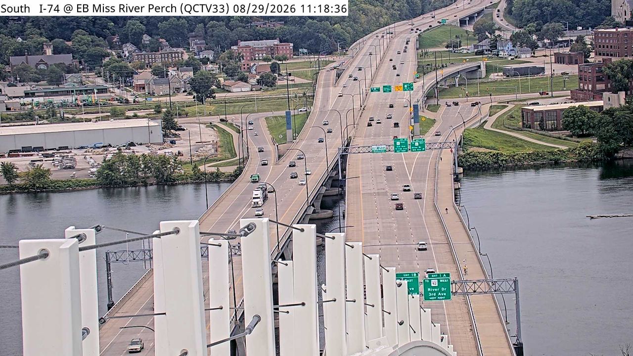 I-74 @ MM 5.4 (EB Miss River Perch) live camera view