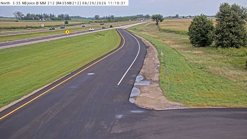 Parking Only: I-35 NB MM 212 near Joice live camera view