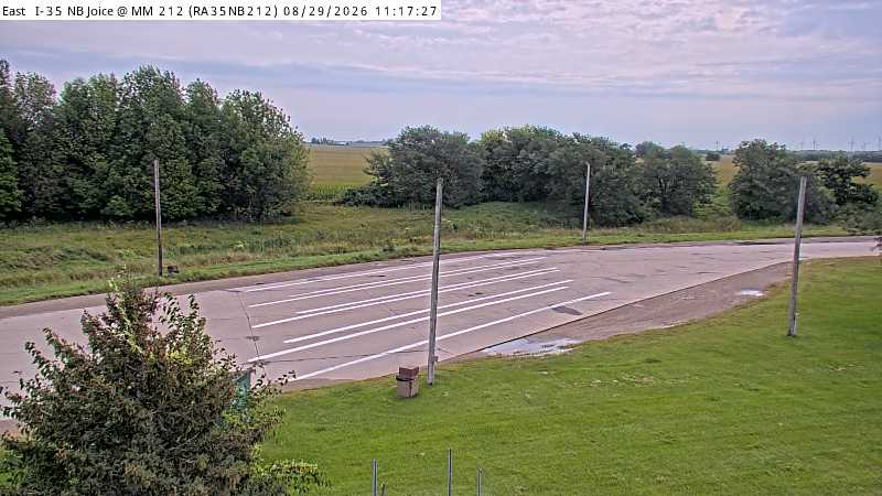 Parking Only: I-35 NB MM 212 near Joice live camera view