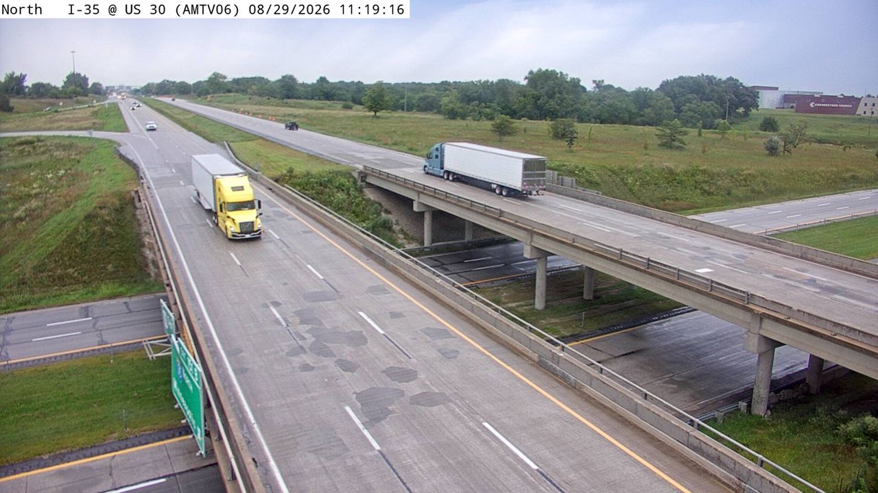 I-35 @ MM 111.7 (US 30) live camera view