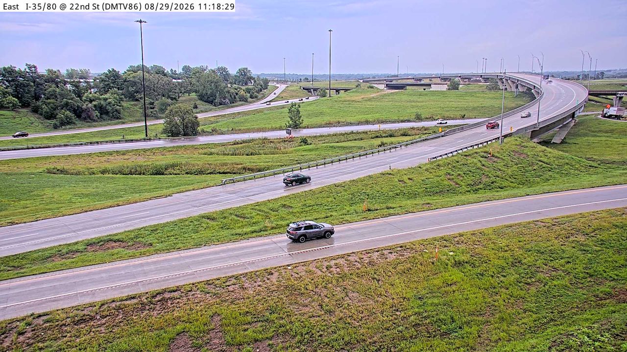 I-35/80 @ MM 137.2 (22nd St - East Mix) live camera view