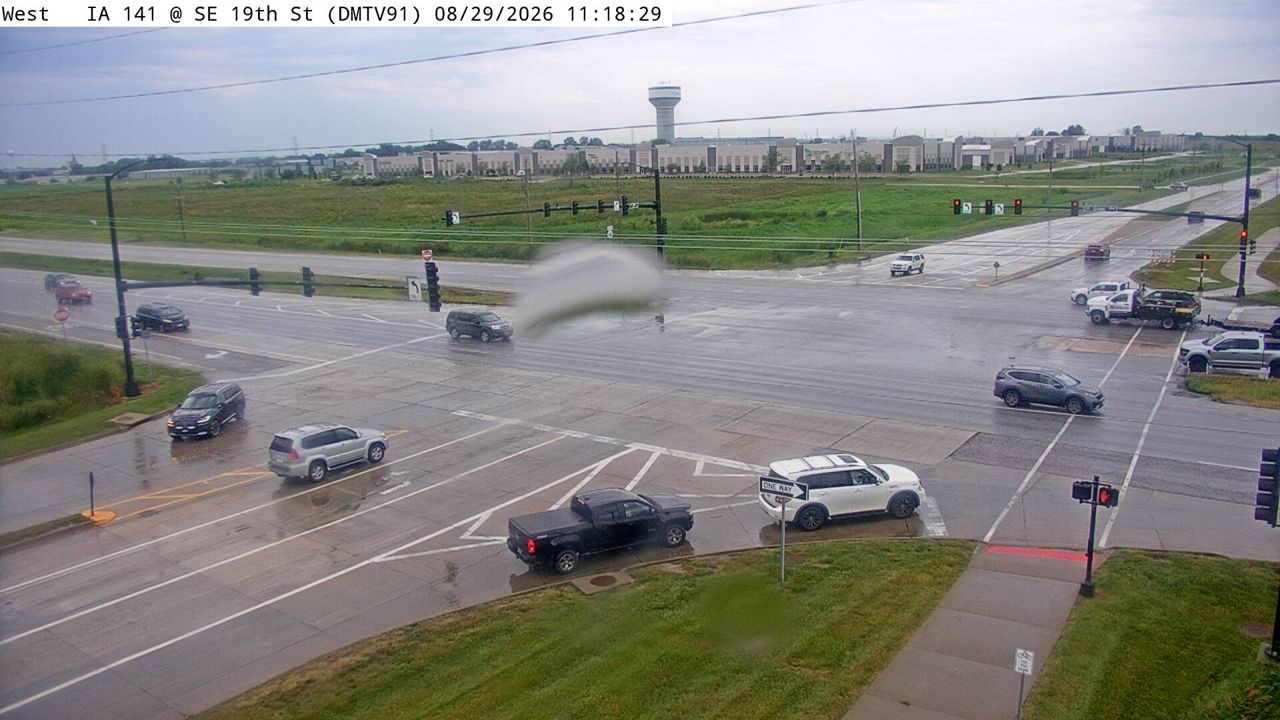 IA 141 @ MM 153.6 (SE 19th St) live camera view