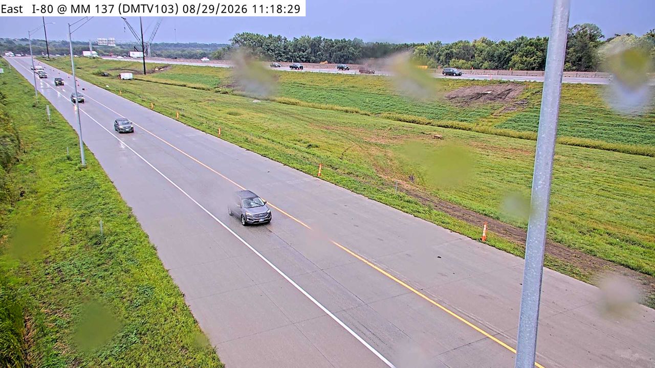 I-80 @ MM 137.8 (WB Exit to I-35 NB - East Mix) live camera view