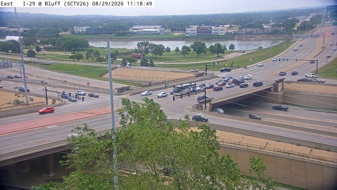 I-29 @ MM 148.6 (Bluff) live camera view