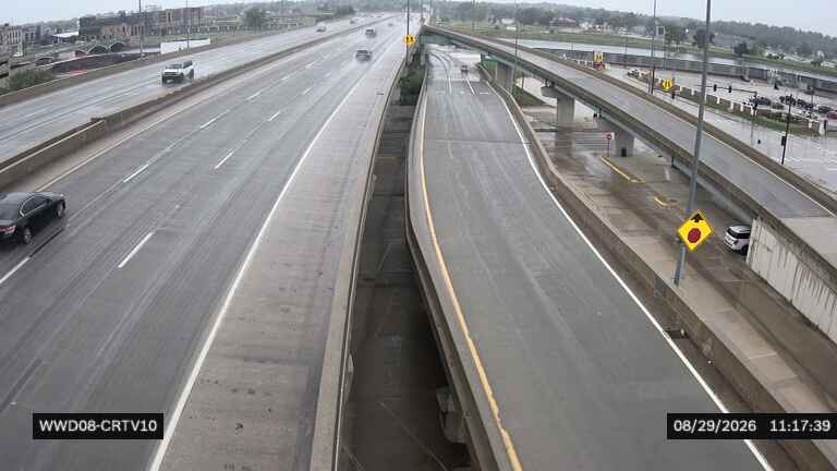 I-380 @ 1st St E of River (08) live camera view
