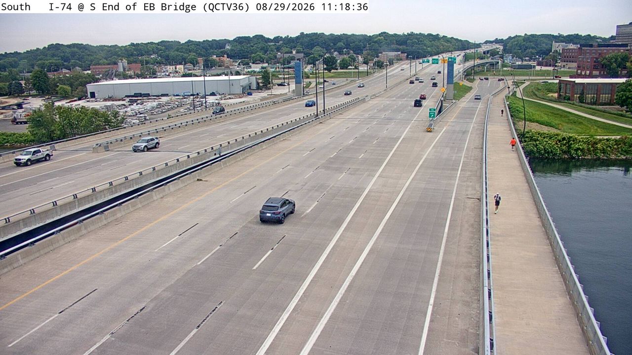 I-74 @ MM 5.4 (S End of EB Bridge) live camera view