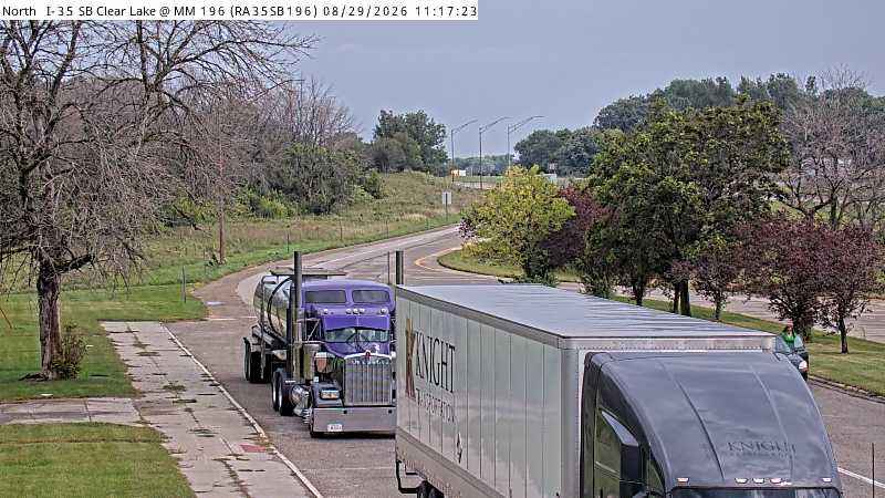 Parking Only: I-35 SB MM 196 near Clear Lk live camera view
