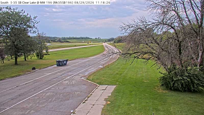Parking Only: I-35 SB MM 196 near Clear Lk live camera view
