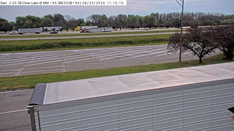 Parking Only: I-35 SB MM 196 near Clear Lk live camera view