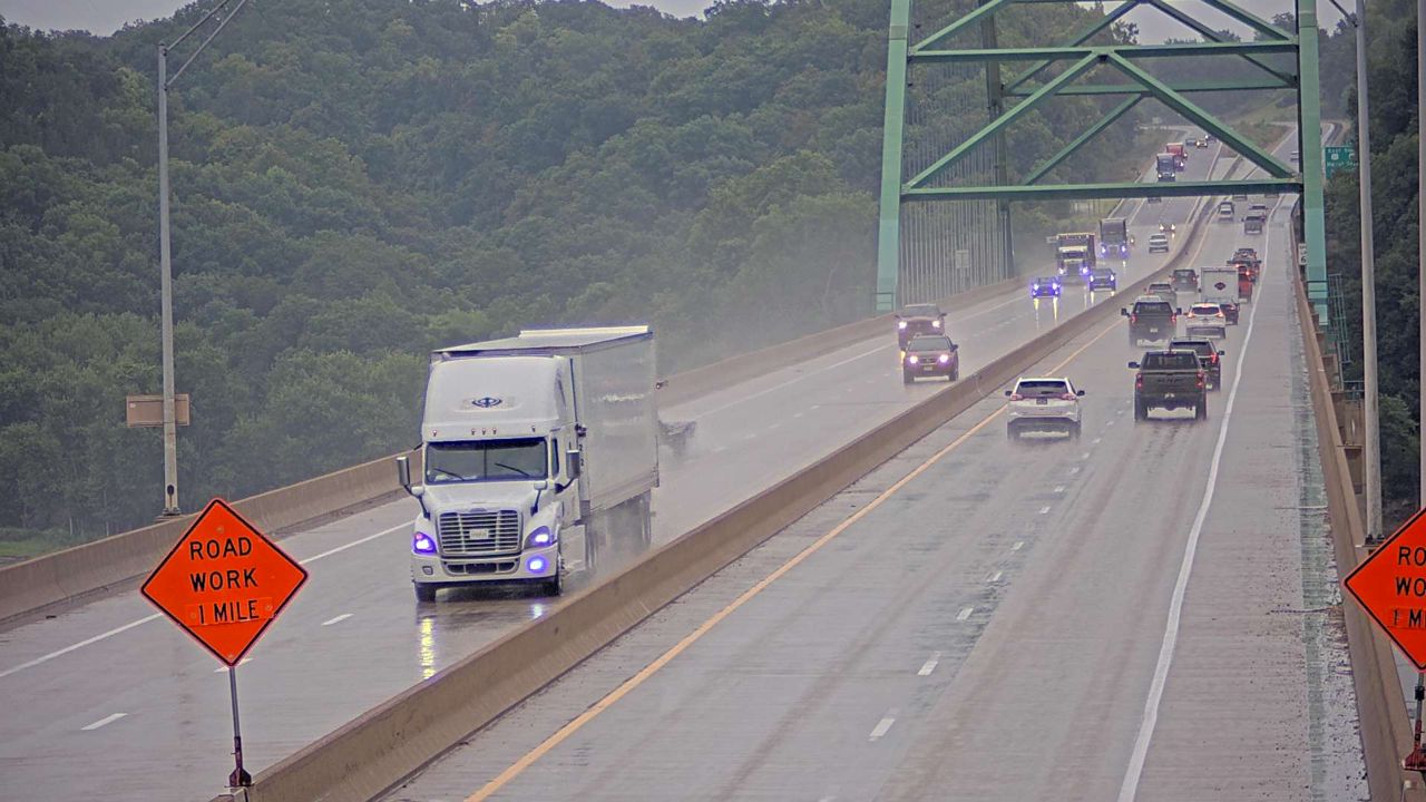 US 61 @ MM 192.4 (Mississippi River Bridge - East) live camera view