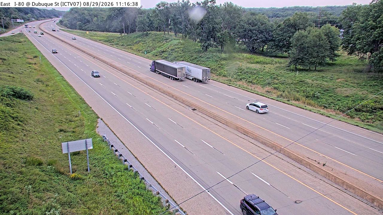 I-80 @ MM 243.9 (Dubuque St) live camera view
