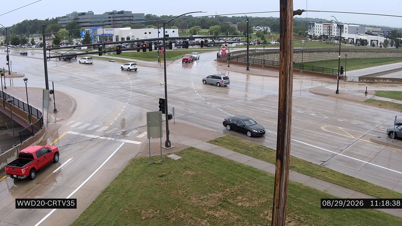 IA 100 @ MM 7.9 (Edgewood Rd NE Intersection) live camera view