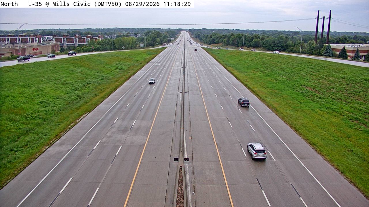 I-35 @ MM 70.4 (Mills Civic Pkwy) live camera view