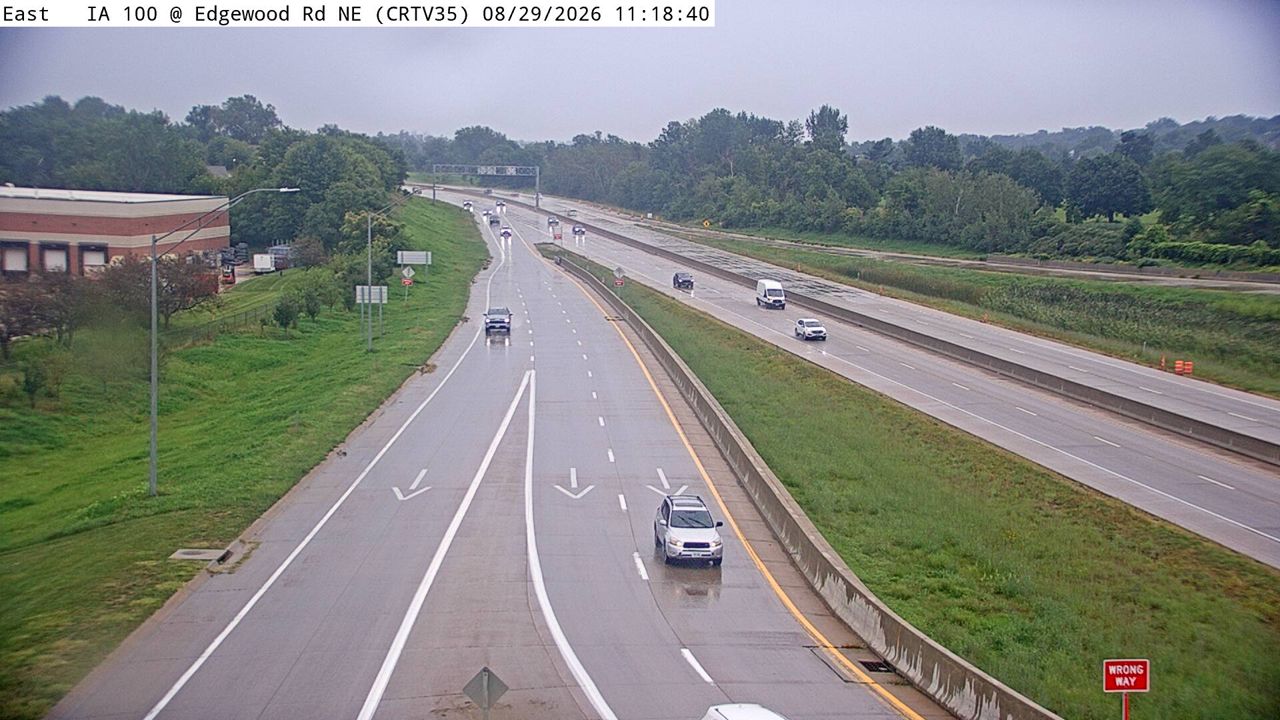 IA 100 @ MM 7.9 (Edgewood Rd NE) live camera view
