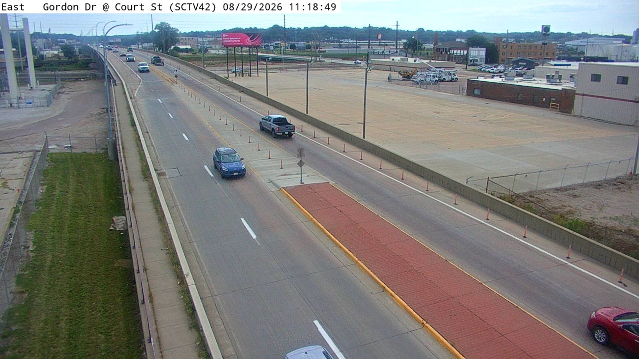 Gordon Dr @ Court St (42) live camera view