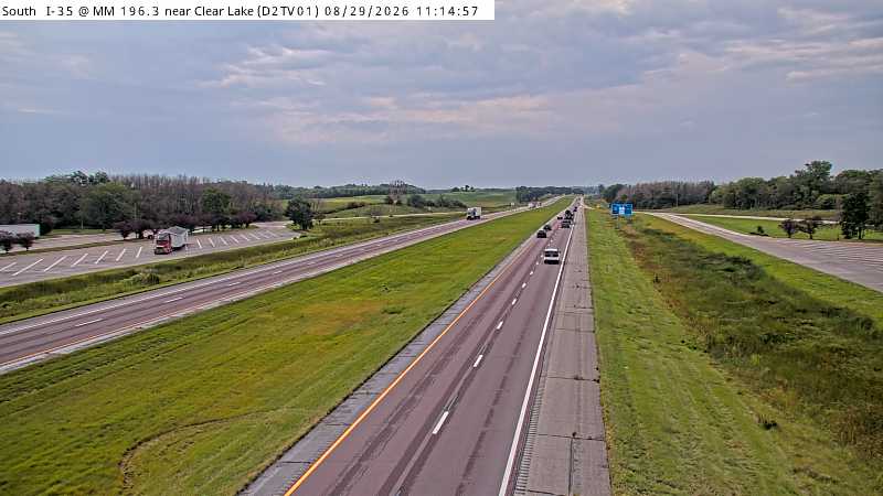 I-35 @ MM 196.3 near Clear Lake (D2TV01) live camera view