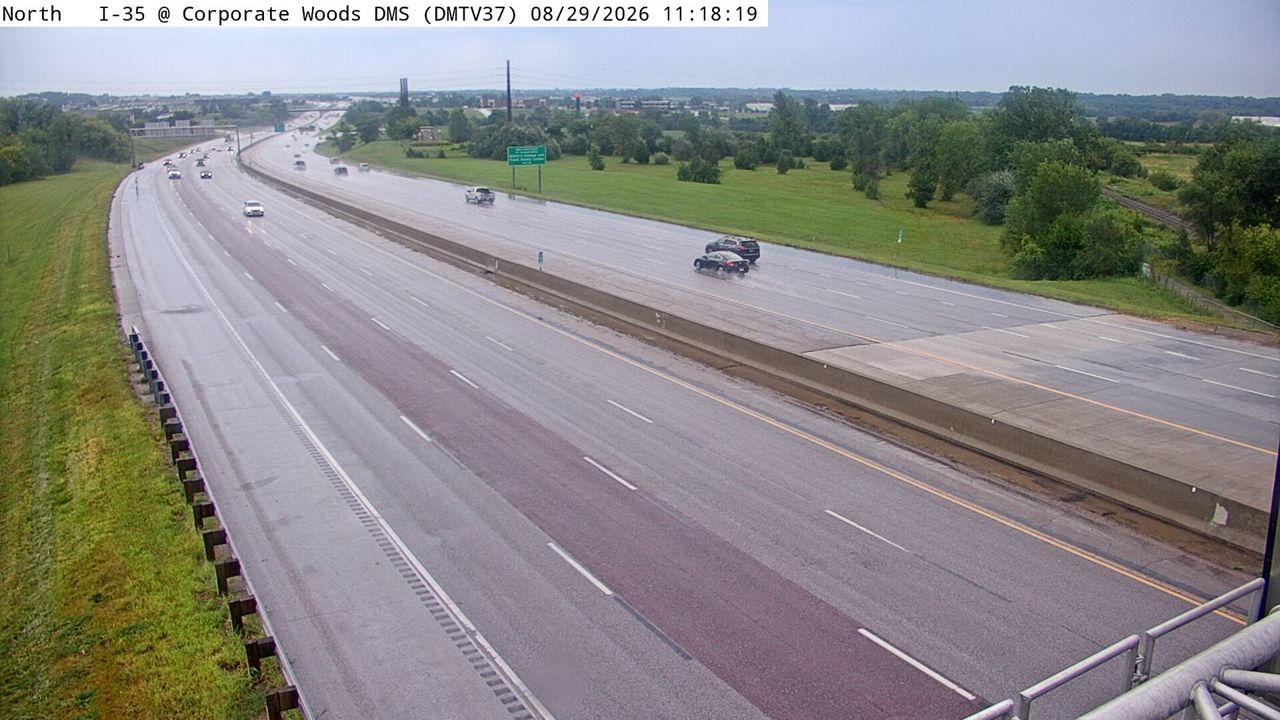 I-35 @ MM 88.3 (Corporate Woods DMS) live camera view