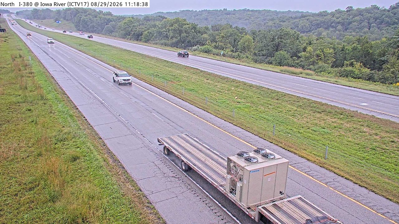 I-380 @ MM 8.7 (Iowa River) live camera view