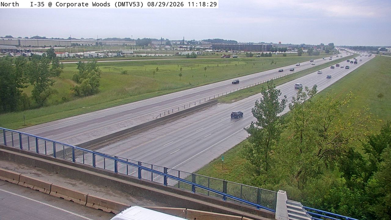I-35 @ MM 89 (Corporate Woods Dr) live camera view