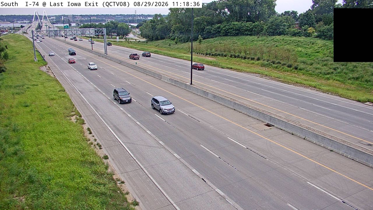 I-74 @ MM 4.5 (Last Iowa Exit) live camera view