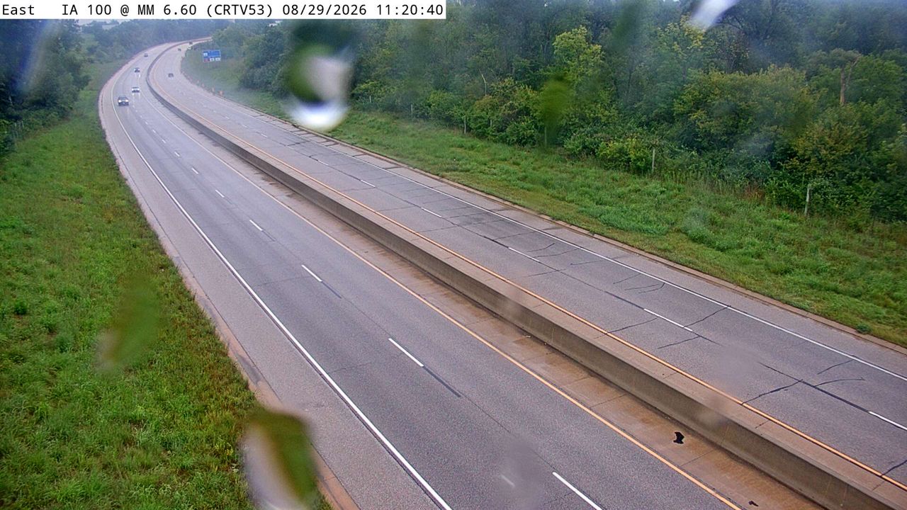 IA 100 @ MM 6.9 (W of Ushers Ferry Rd) live camera view