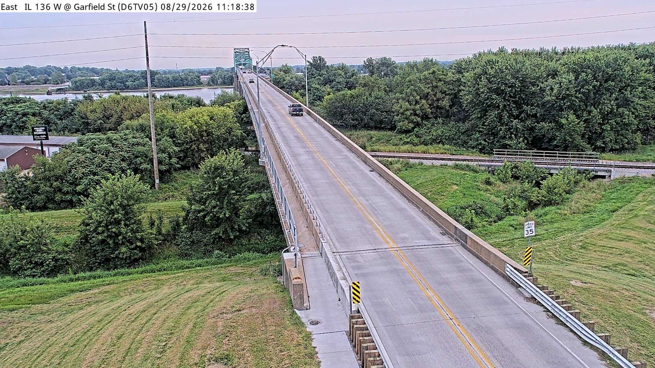 IA 136 @ MM 0.3 (Mississippi River - IA) live camera view