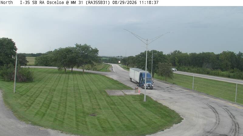 Parking Only: I-35 SB MM 31 near Osceola live camera view