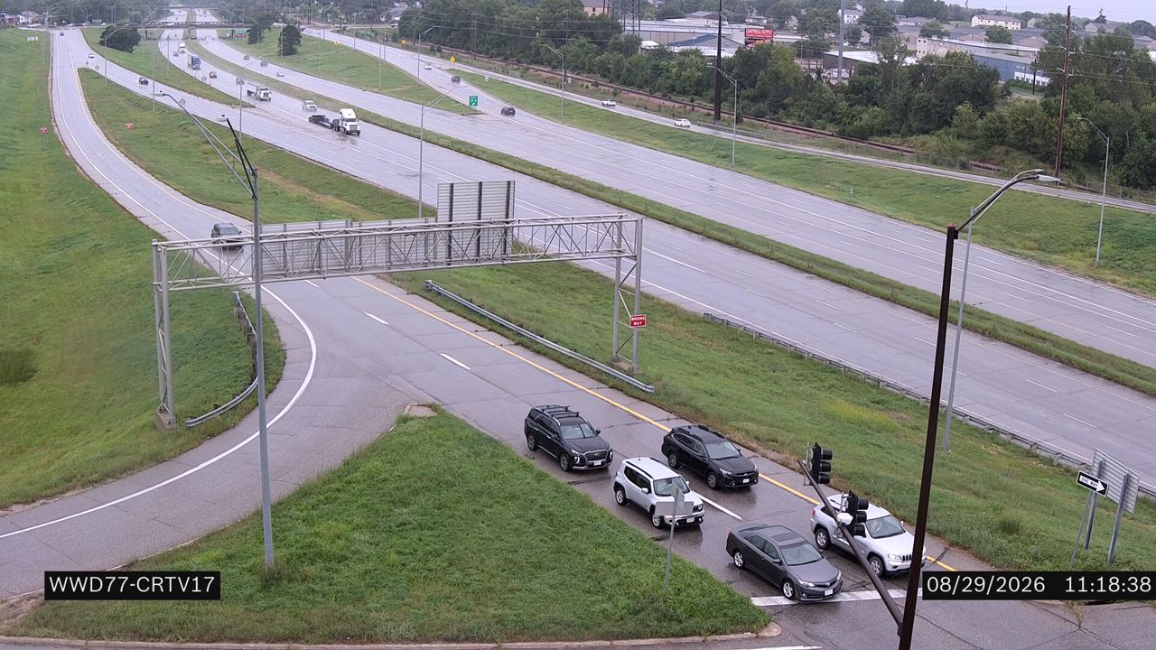IA 100 @ MM 9 (I-380) live camera view