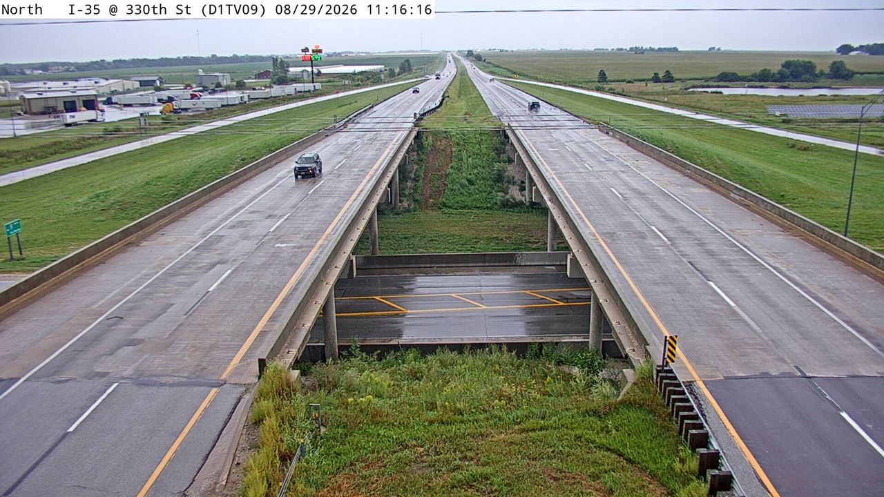 I-35 @ MM 132.9 (IA 175 Ellsworth) live camera view