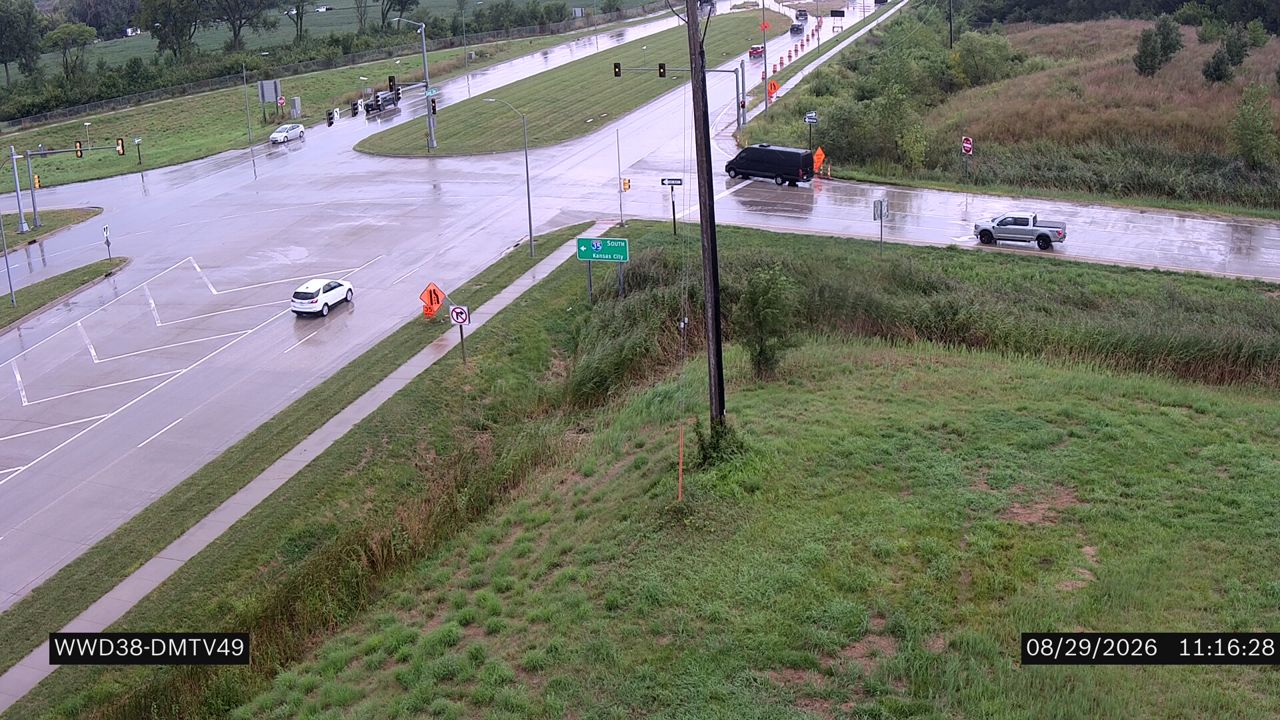I-35 @ MM 69.2 (Grand Ave) live camera view