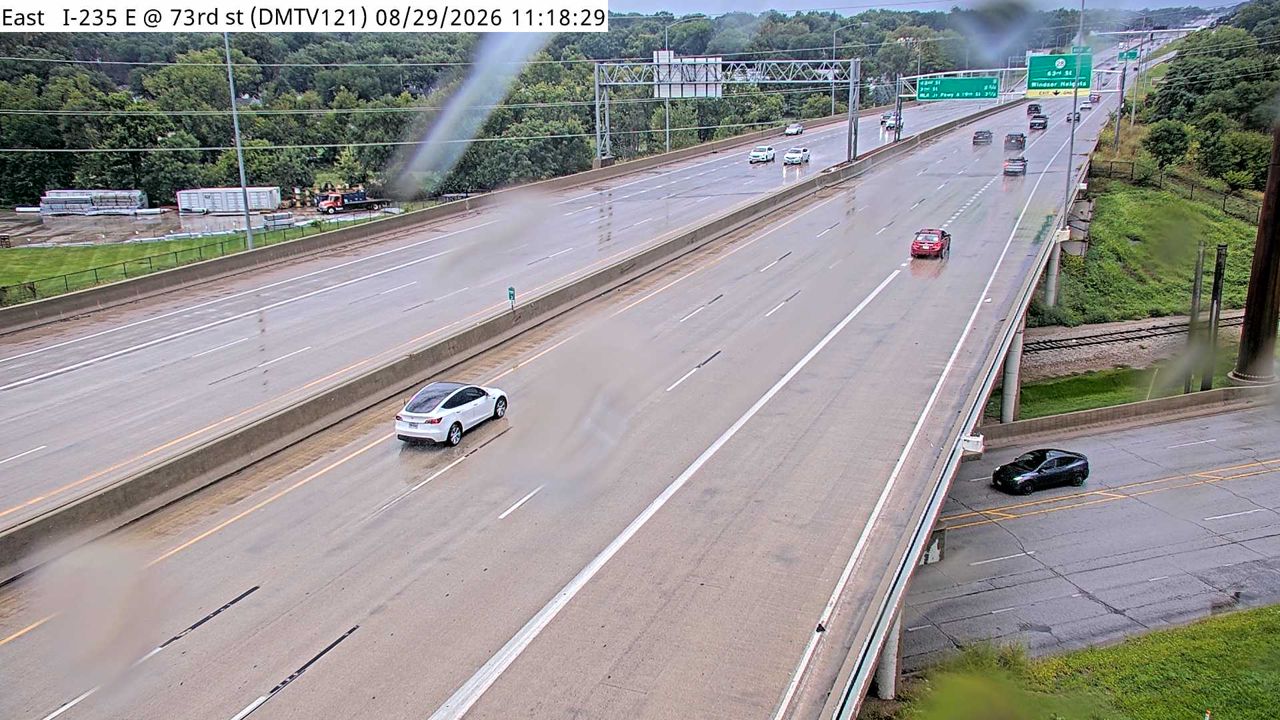 I-235 @ MM 3.6 (73rd St) live camera view
